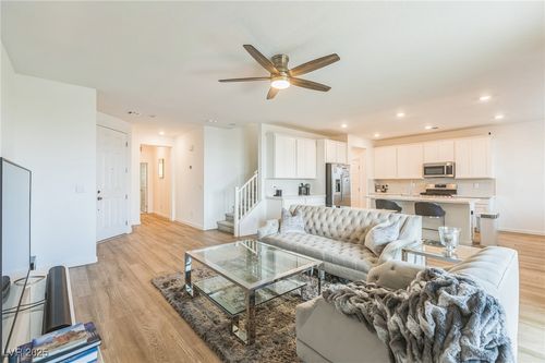 2935 Gaffer Film St, Las Vegas, NV, 89156-3749 | Card Image