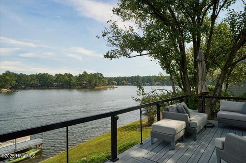 4 Westlake Pointe Dr, Pinehurst, NC, 28374-9824 | Card Image