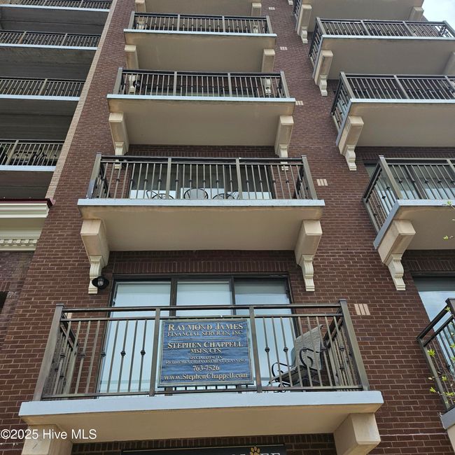 2nd Floor may have "permitted" commercial signage. | Image 5