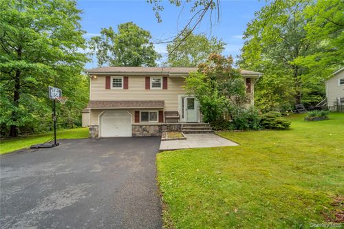124 Northmore Dr, Yorktown Heights, NY, 10598-4317 | Card Image