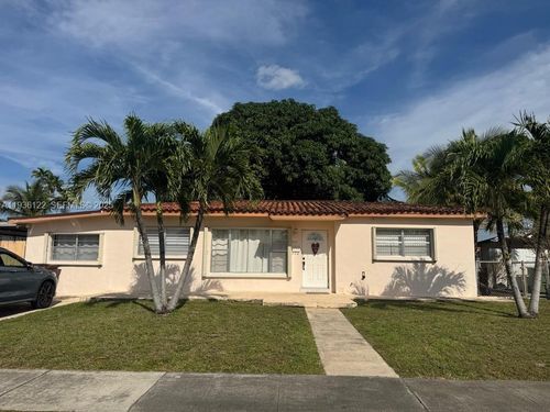 451 W 30th Pl, Hialeah, FL, 33012-5334 | Card Image