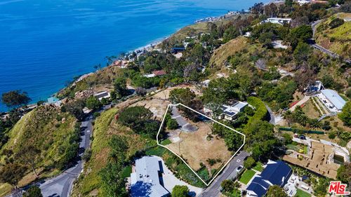 20572 Little Rock Way, Malibu, CA, 90265 | Card Image