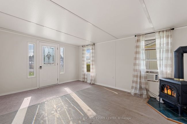 327 - 285 Crydermans Sideroad, House other with 2 bedrooms, 1 bathrooms and 2 parking in Georgina ON | Image 4