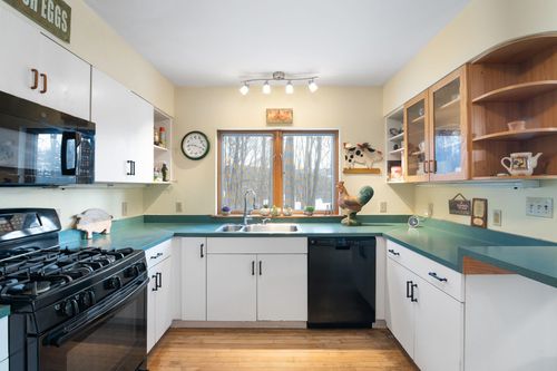 87-87 Orchard St, Brattleboro, VT, 05301-2678 | Card Image