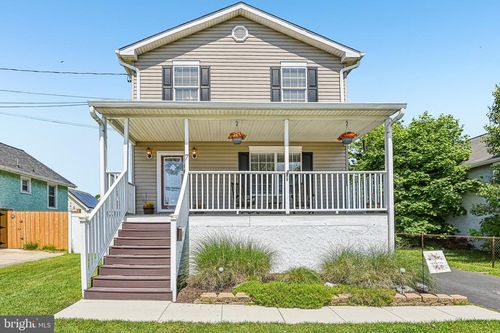 7 Goeller Ave, Essex, MD, 21221-7027 | Card Image