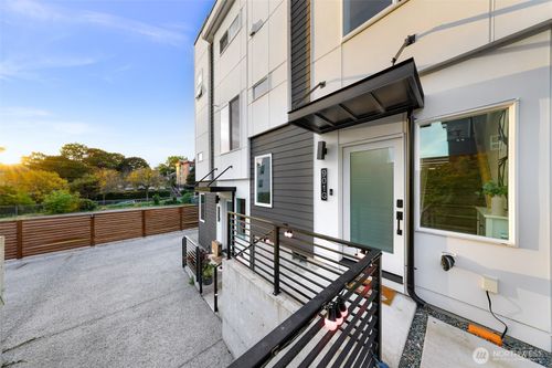 g-901 28th Ave S, Seattle, WA, 98144-3119 | Card Image