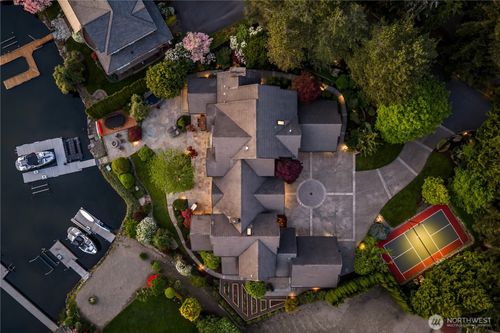 3607 E Lake Sammamish Shore Ln Ne, Sammamish, WA, 98074-4342 | Card Image