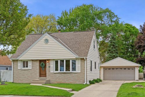 8706 W Arthur Ave, WEST ALLIS, WI, 53227-2521 | Card Image
