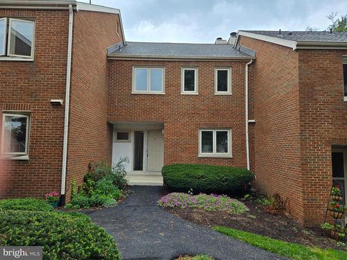 27 Apple Ln, Mountville, PA, 17554-1218 | Card Image