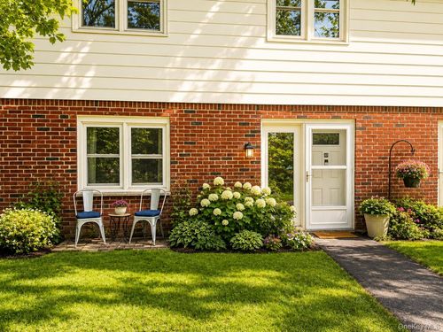22 Orchard Hts, New Paltz, NY, 12561-1530 | Card Image