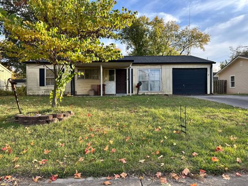 1635 Woodland Dr, Noblesville, IN, 46060-3935 | Card Image