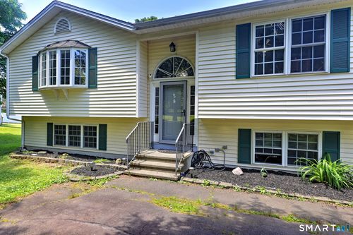 24 Warner Rd, North Haven, CT, 06473-3539 | Card Image