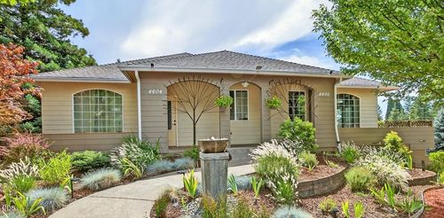 4600-4604 Cloudcrest Dr, Medford, OR, 97504-9050 | Card Image