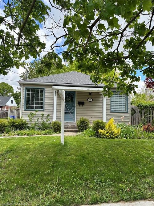 38 St Clair Ave, Kitchener, ON, N2M3Z4 | Card Image