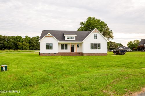 101 Sand Trap Lane, Clinton, NC, 28328 | Card Image