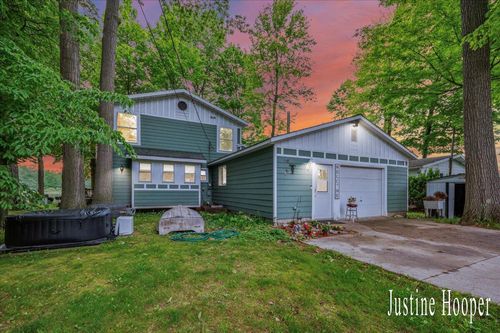 10131 Birch Dr, Riverdale, MI, 48877-9747 | Card Image