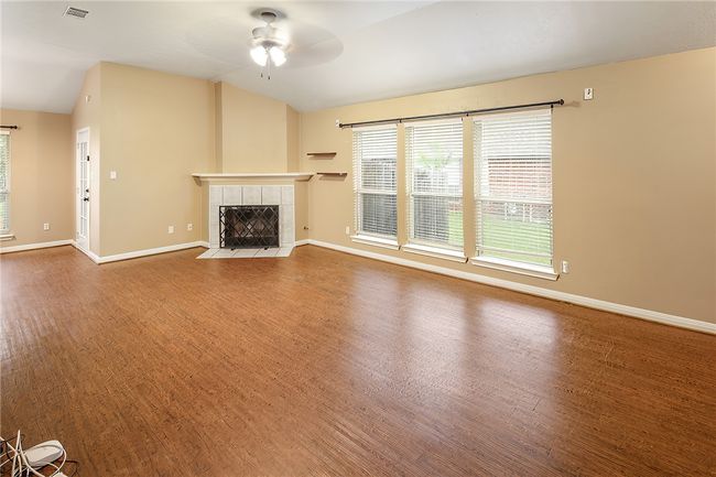 Large Side windows. | Image 5