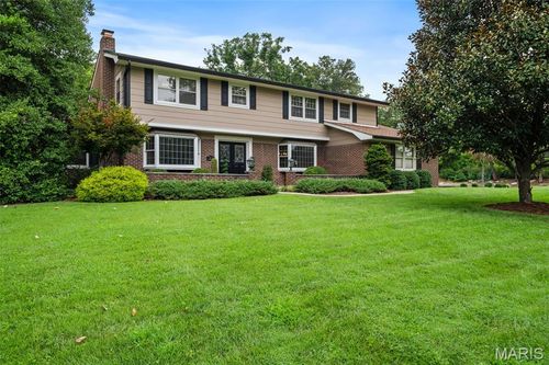 21 Meadowbrook Country Club Est, Ballwin, MO, 63011-1689 | Card Image