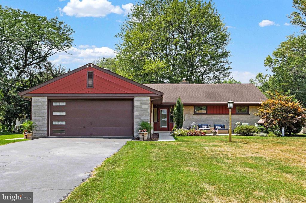 Clover Ln, Elizabethtown, PA 17022