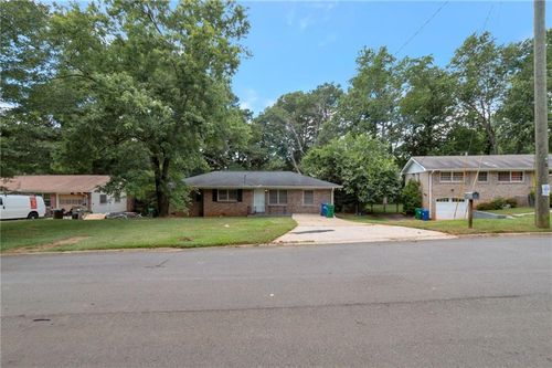 904 Pine Roc Dr, Stone Mountain, GA, 30083-3524 | Card Image