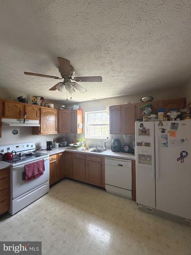 195 Burdette Dr, House other with 3 bedrooms, 3 bathrooms and null parking in MARTINSBURG WV | Image 5