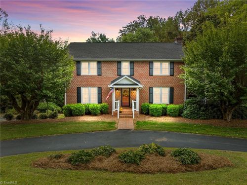 147 Beechtree Cir, Mount Airy, NC, 27030-9274 | Card Image