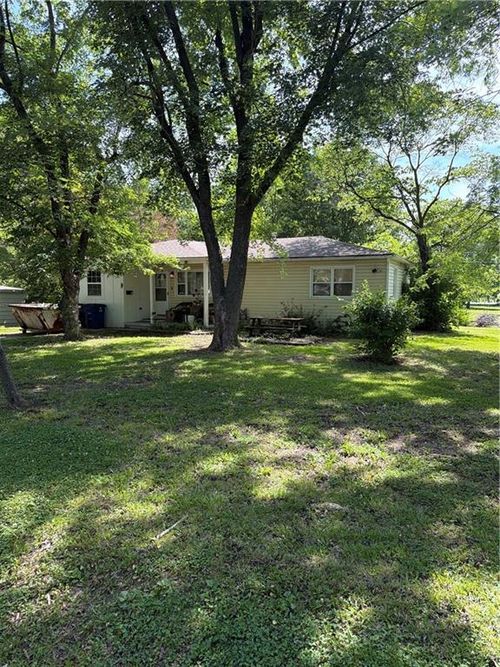 1506 S Ashby Ave, Chanute, KS, 66720-3120 | Card Image