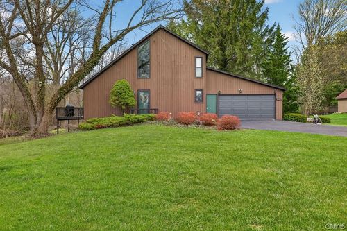 4425 Belleflower Cir, Syracuse, NY, 13215-9613 | Card Image
