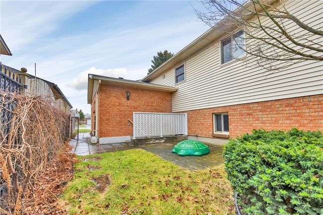 204 Nomad Crt, House other with 4 bedrooms, 2 bathrooms and 4 parking in Kitchener ON | Image 29