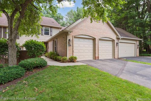79-4614 Golf View Dr, Brighton, MI, 48116-9772 | Card Image