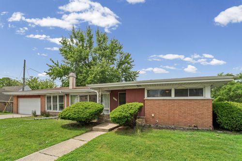 7946 Lotus Ave, Morton Grove, IL, 60053-3627 | Card Image
