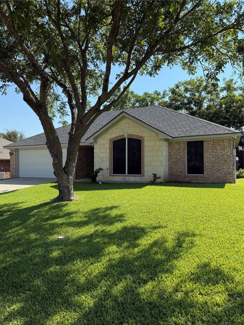 304 Woods Dr, Gatesville, TX, 76528-2625 | Card Image