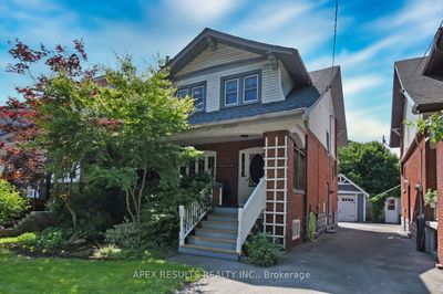 206 Grosvenor Ave S, House other with 3 bedrooms, 2 bathrooms and 3 parking in Hamilton ON | Image 1