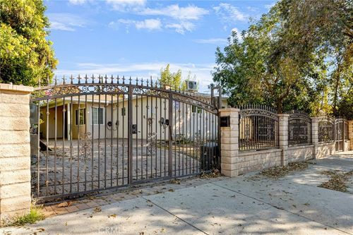 7044 White Oak Ave, Van Nuys, CA, 91406-3536 | Card Image