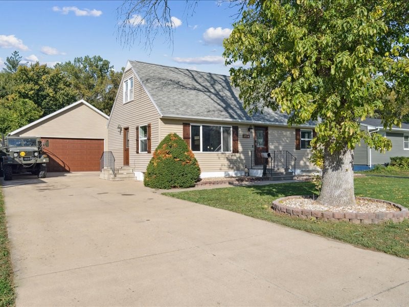 1714 9th Street Nw, For Sale in Cedar Rapids Zoocasa