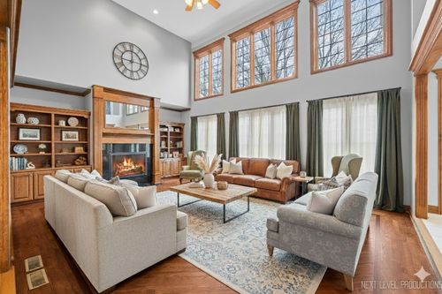 884 Twin Elms Ln, Batavia, IL, 60510-8992 | Card Image