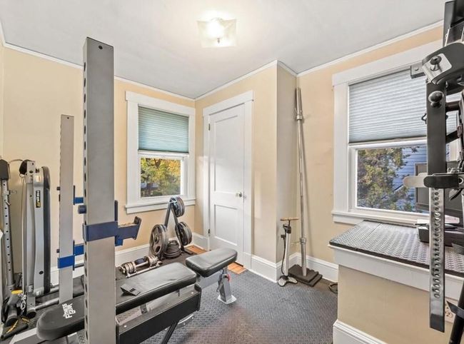 Exercise room with crown molding and baseboards | Image 8