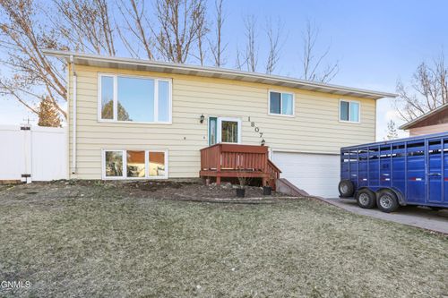 1807 8th Ave E, Williston, ND, 58801-3605 | Card Image
