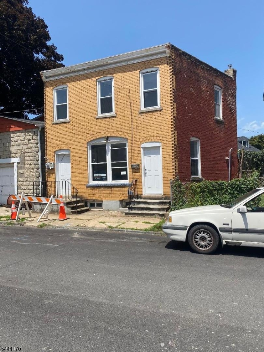 Residential in Phillipsburg Town