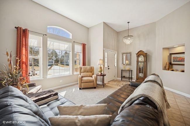 5582 Chapel Hl, House other with 3 bedrooms, 2 bathrooms and 2 parking in Gurnee IL | Image 5
