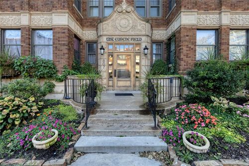 501-807 W 48th Unit #501 Street, Kansas City, MO, 64112 | Card Image