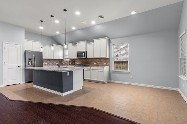 Eat in kitchen area | Image 13