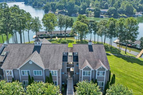 305 S Pointe Shore Dr, Moneta, VA, 24121-0016 | Card Image