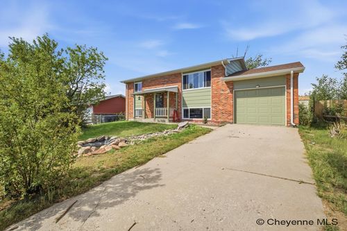 726 Cottonwood Dr, Cheyenne, WY, 82001-6943 | Card Image