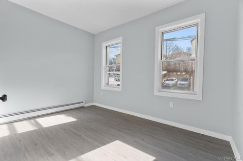 11 Cedar St, Yonkers, NY, 10701-4412 | Card Image