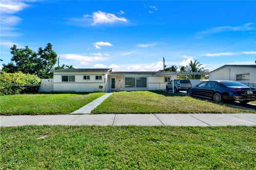 10100 Nicaragua Dr, Cutler Bay, FL, 33189-2339 | Card Image