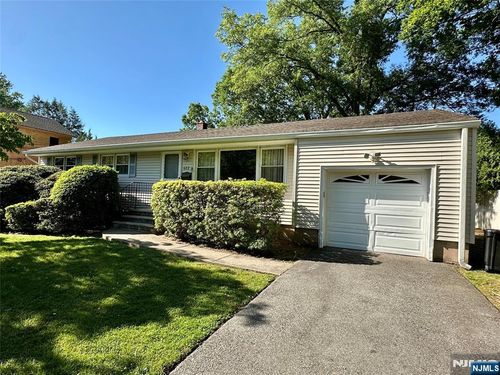 622 Valley Ct, Twp Washingtn, NJ, 07676-4314 | Card Image