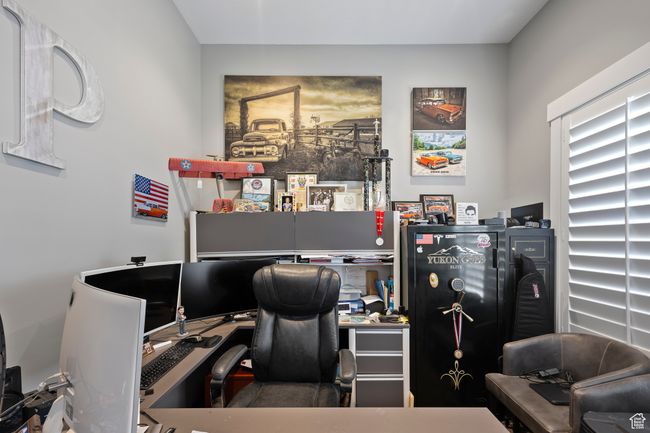 View of home office | Image 28