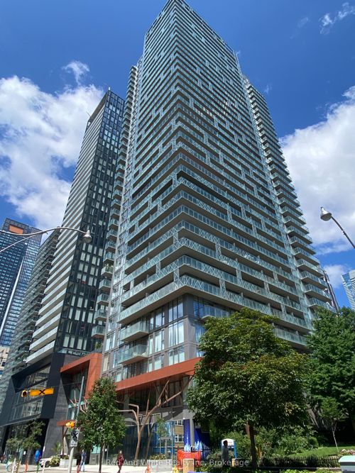 3207-50 Wellesley St E, Toronto, ON, M4Y0C8 | Card Image