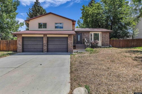 520 Cheyenne Dr, Green River, WY, 82935-5542 | Card Image